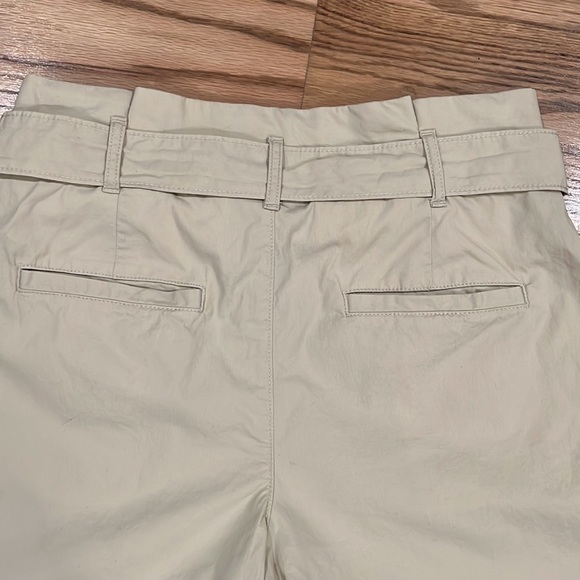 Banana Republic Tan Shorts.  Size 4 - Picture 9 of 10